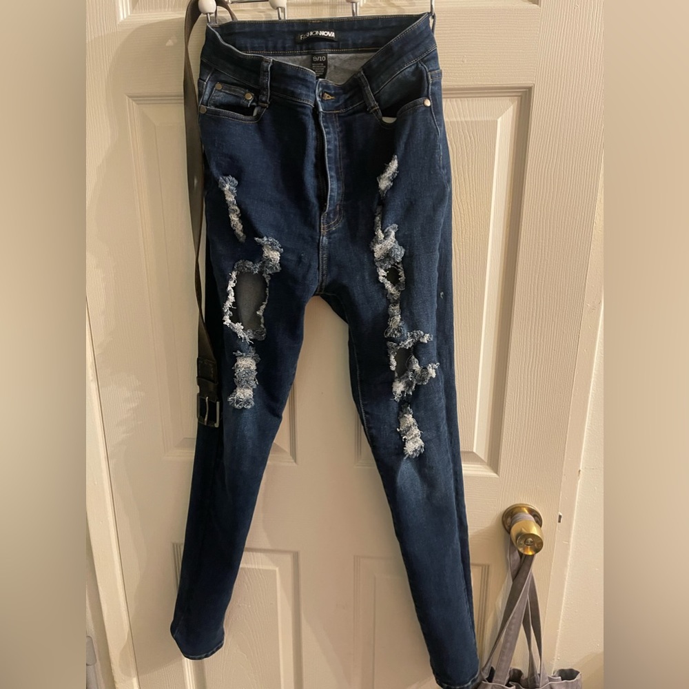 Fashion Nova high Rise Jeans